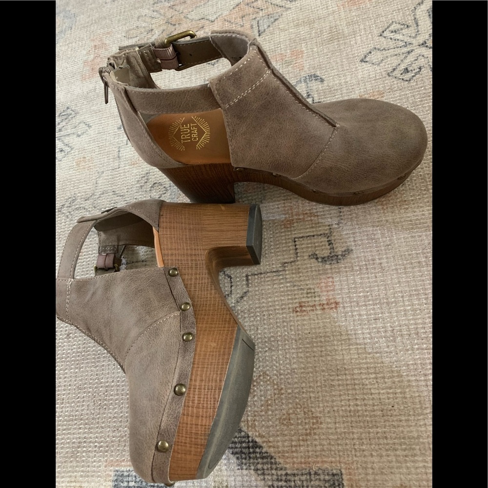True Craft Clogs Womens 7.5